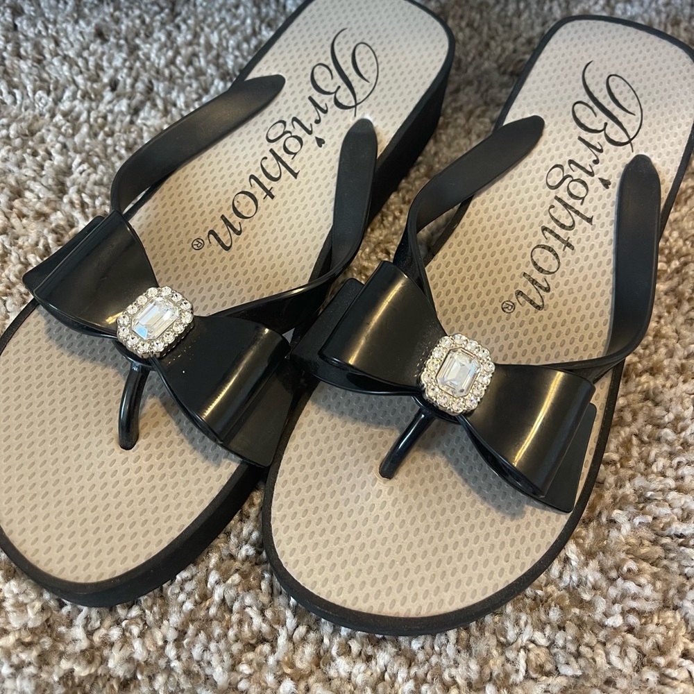 Brighton Glitzy Bowie Wedge Flip Flops Sandals - Gently Worn - Size 7.5